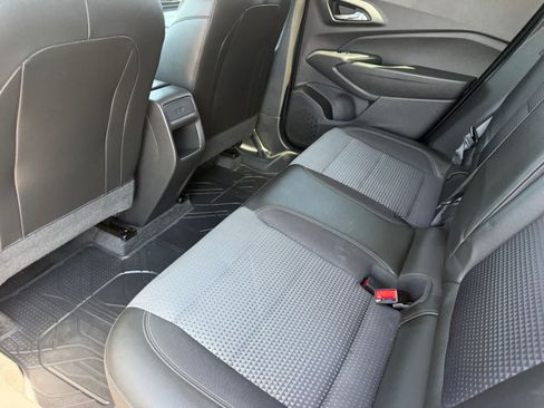 Used 2025 Chevrolet Trax LT FWD image 8