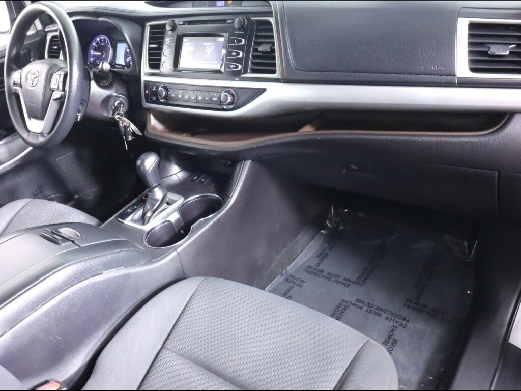 Used 2016 Toyota Highlander LE FWD image 34