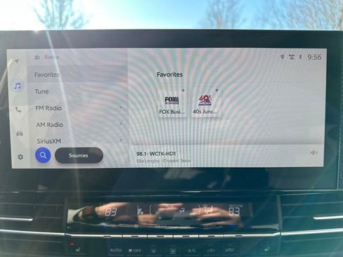 Used 2025 Toyota Sienna XLE image 27