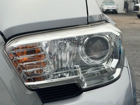 Used 2019 Toyota Tacoma SR5 image 9