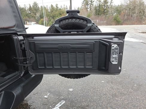 Used 2021 Jeep Wrangler Sport S image 36