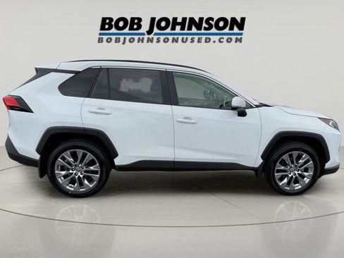 Used 2019 Toyota RAV4 XLE Premium w/ Cold Weather Package AWD/4WD image 8