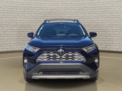 Used 2020 Toyota RAV4 Limited FWD image 2