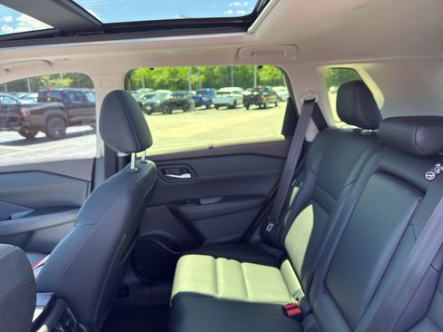 Certified 2023 Nissan Rogue SV w/ SV Premium B Package AWD/4WD image 33