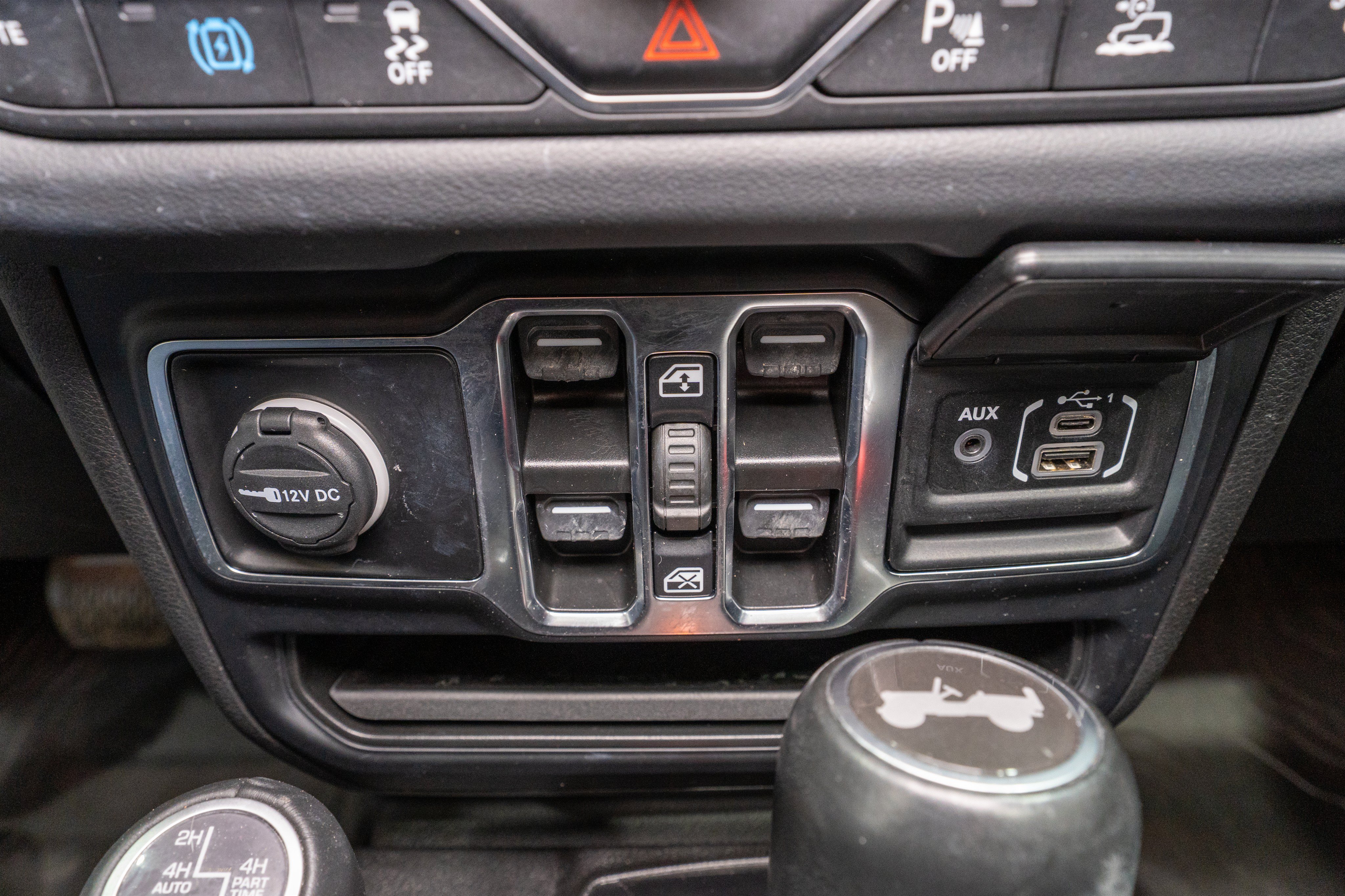 Used 2024 Jeep Wrangler High Altitude AWD/4WD image 24
