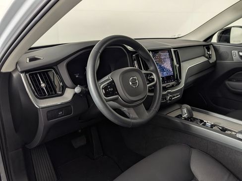 Used 2025 Volvo XC60 B5 Plus AWD/4WD image 4
