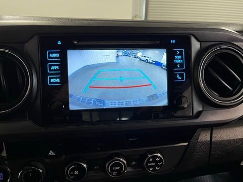 Used 2017 Toyota Tacoma TRD Sport AWD/4WD image 28