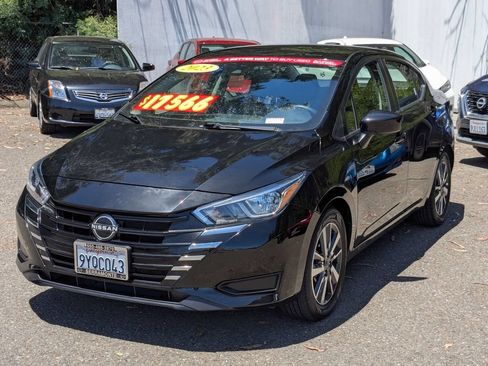 Used 2023 Nissan Versa SV FWD image 2
