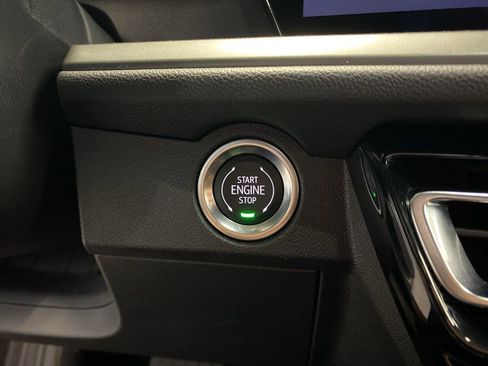 Used 2025 Chevrolet Traverse LT image 24