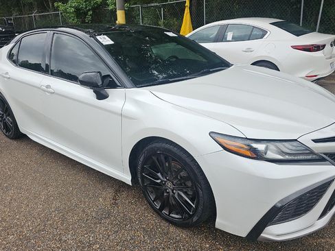 Used 2022 Toyota Camry XSE FWD image 2