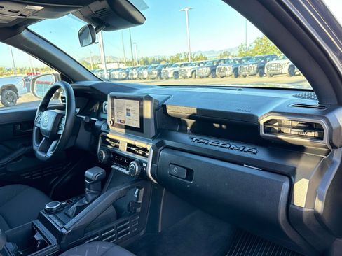 Used 2026 Toyota Tacoma SR AWD/4WD image 18