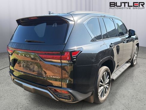 Used 2024 Lexus LX 600 4WD w/ Appearance Package image 8