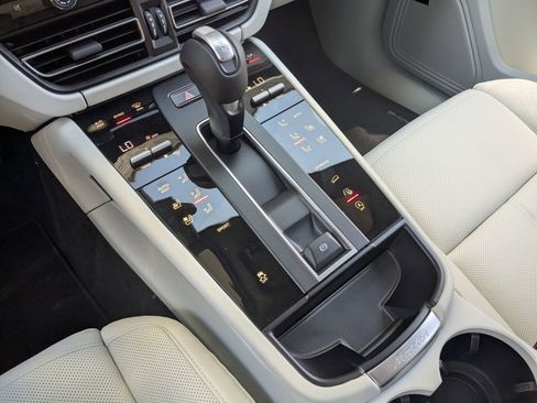 New 2026 Porsche Macan AWD/4WD image 21