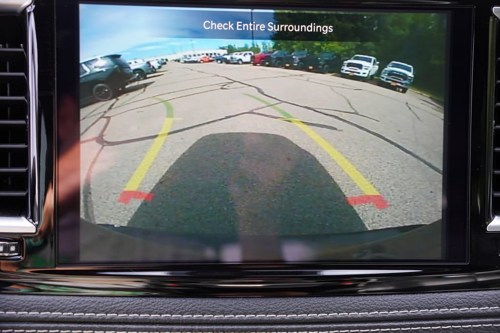 Used 2025 Chrysler Pacifica Limited FWD image 39
