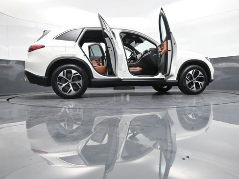 Used 2025 Mercedes-Benz GLC 350e 4MATIC image 52