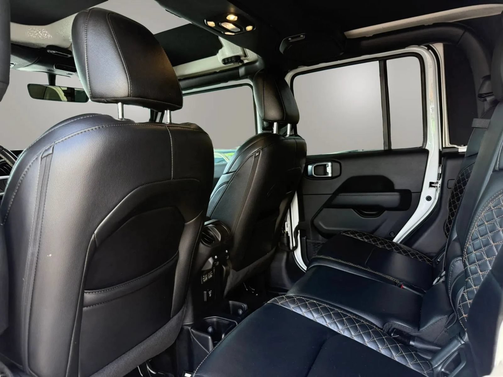 Used 2021 Jeep Gladiator Overland AWD/4WD image 13