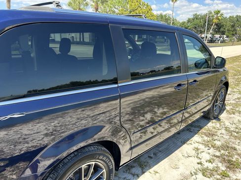 Used 2017 Dodge Grand Caravan SXT FWD image 14
