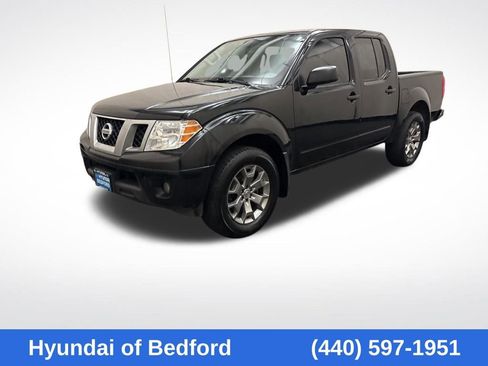 Used 2020 Nissan Frontier SV image 1