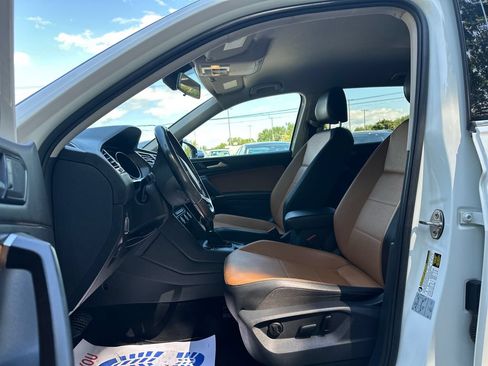 Used 2018 Volkswagen Tiguan SE AWD/4WD image 8