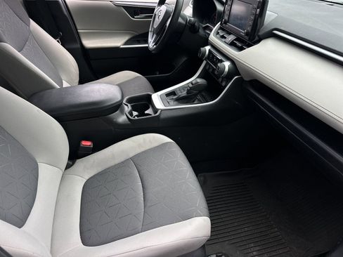 Used 2021 Toyota RAV4 XLE w/ XLE Grade Weather Package image 15