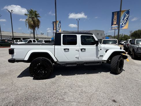 Used 2024 Jeep Gladiator Sport AWD/4WD image 5