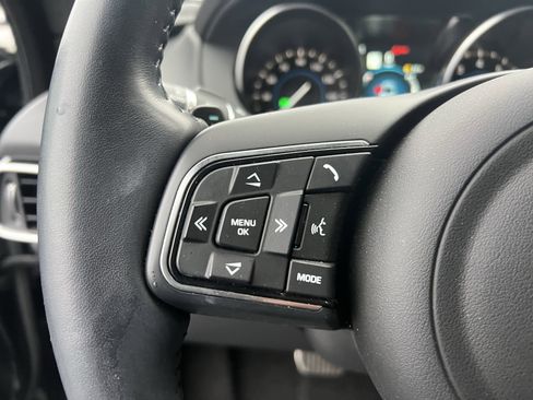 Used 2019 Jaguar F-PACE Premium image 21