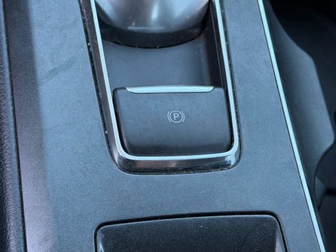 Used 2017 Ford Fusion SE w/ Fusion SE Technology Package image 12