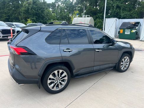 Used 2019 Toyota RAV4 XLE Premium FWD image 3
