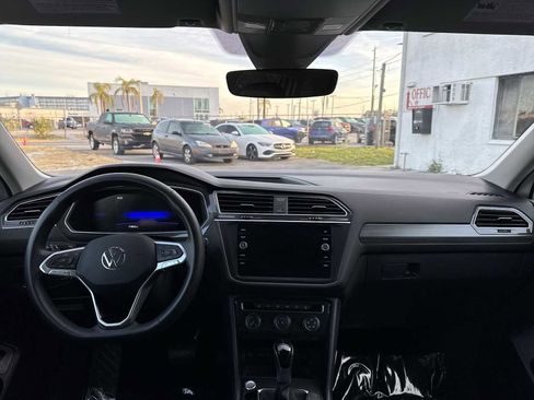Used 2024 Volkswagen Tiguan SE image 14