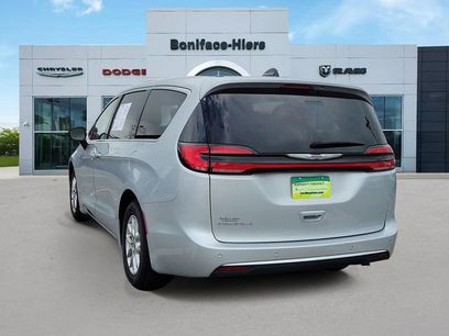 Used 2024 Chrysler Pacifica Touring-L