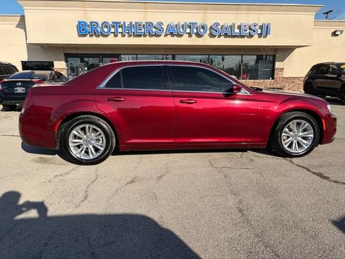 Used 2021 Chrysler 300 Touring L RWD image 9
