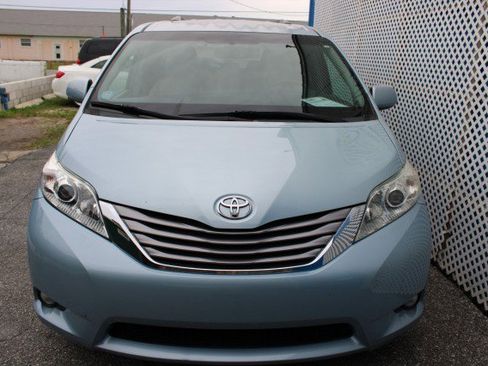 Used 2015 Toyota Sienna XLE Premium image 6