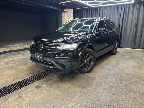 Used 2022 Volkswagen Tiguan SE image 2