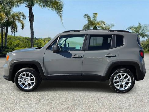 Certified 2022 Jeep Renegade Latitude image 2