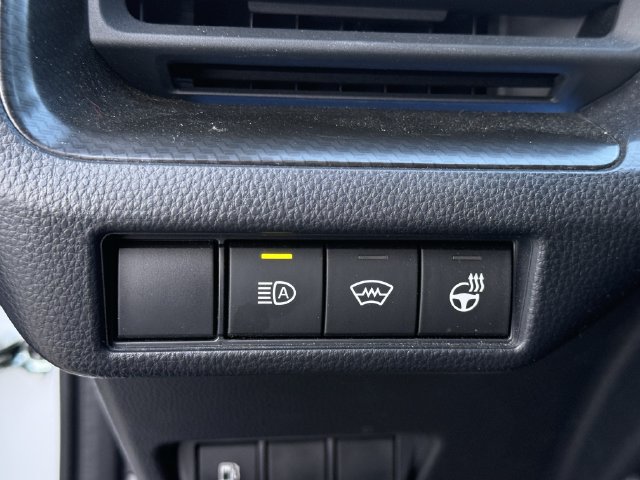 Used 2025 Toyota Prius FWD image 23