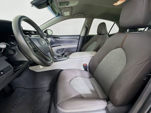 Used 2018 Toyota Camry LE image 21
