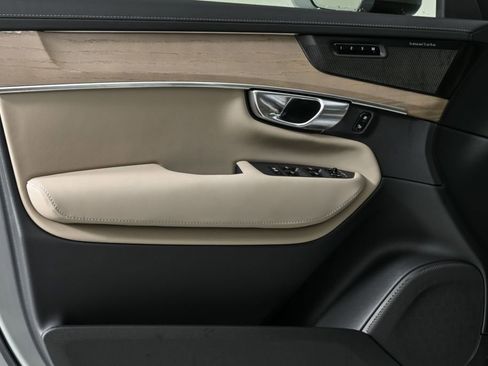 New 2026 Volvo XC90 B6 Plus w/ Protection Package Premier image 6