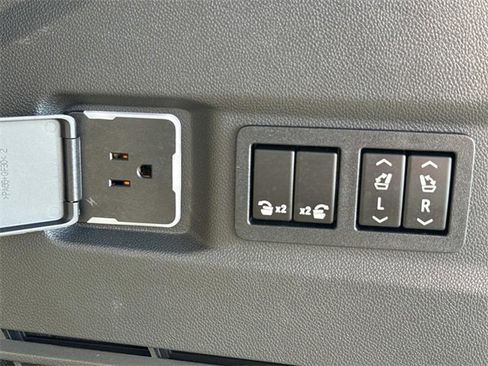 Used 2021 Chevrolet Tahoe RST w/ Luxury Package image 14