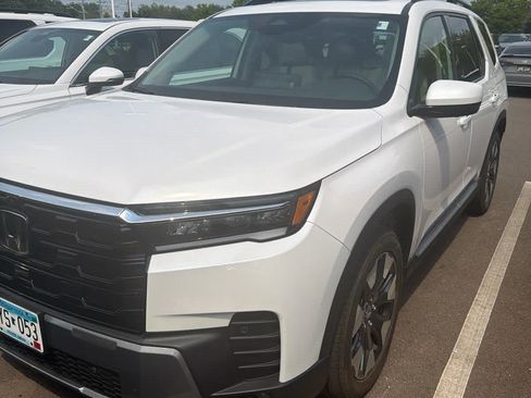 Used 2026 Honda Pilot Touring image 4