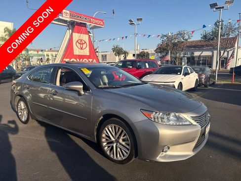 Used 2015 Lexus ES 350 w/ Luxury Package FWD image 2