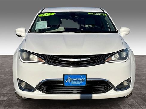 Used 2017 Chrysler Pacifica Touring Plus image 3