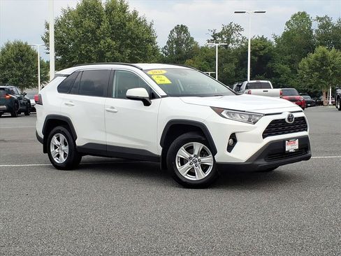 Used 2021 Toyota RAV4 XLE AWD/4WD image 2