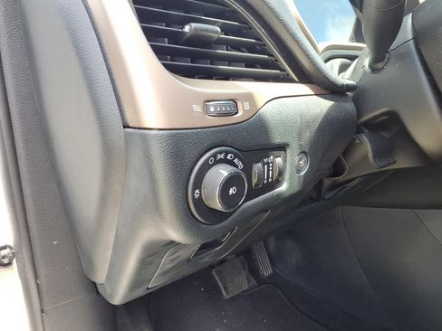 Used 2015 Jeep Cherokee Limited w/ Luxury Group AWD/4WD image 19