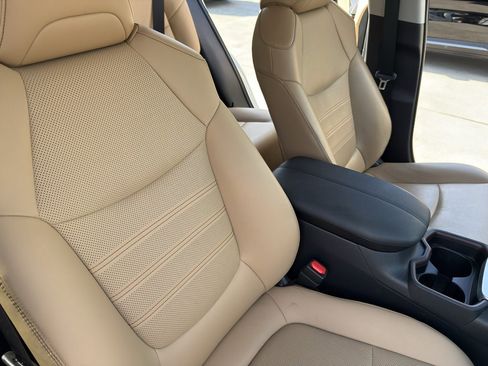 Used 2019 Toyota RAV4 Limited w/ Cold Weather Package FWD image 30