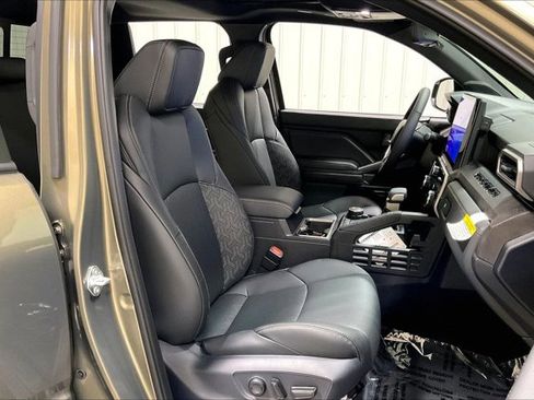 New 2026 Toyota Tacoma Limited AWD/4WD image 32