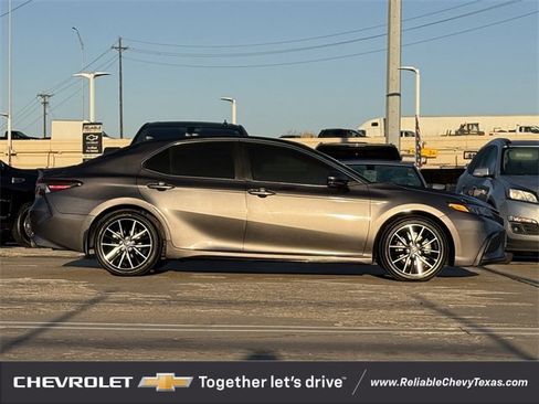 Used 2023 Toyota Camry SE w/ Convenience Package image 5