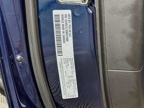 Used 2022 Chrysler Pacifica Touring-L w/ S Appearance Package image 12