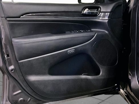 Used 2019 Jeep Grand Cherokee Overland AWD/4WD image 21
