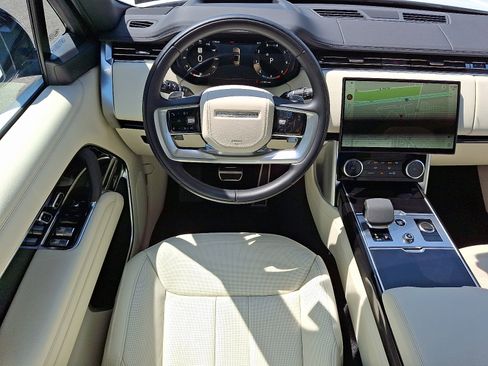 Certified 2023 Land Rover Range Rover SE image 4