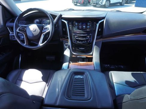 Used 2020 Cadillac Escalade Luxury image 12